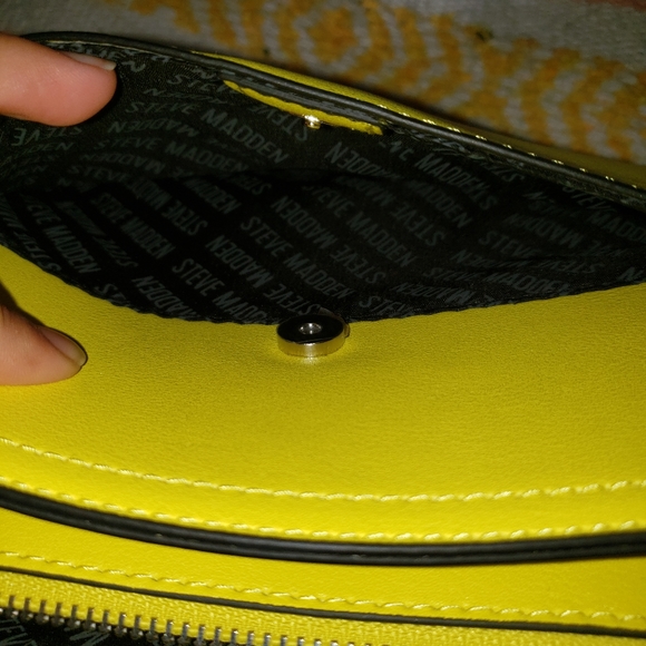 Steve Madden Yellow Crossbody - Picture 7 of 8